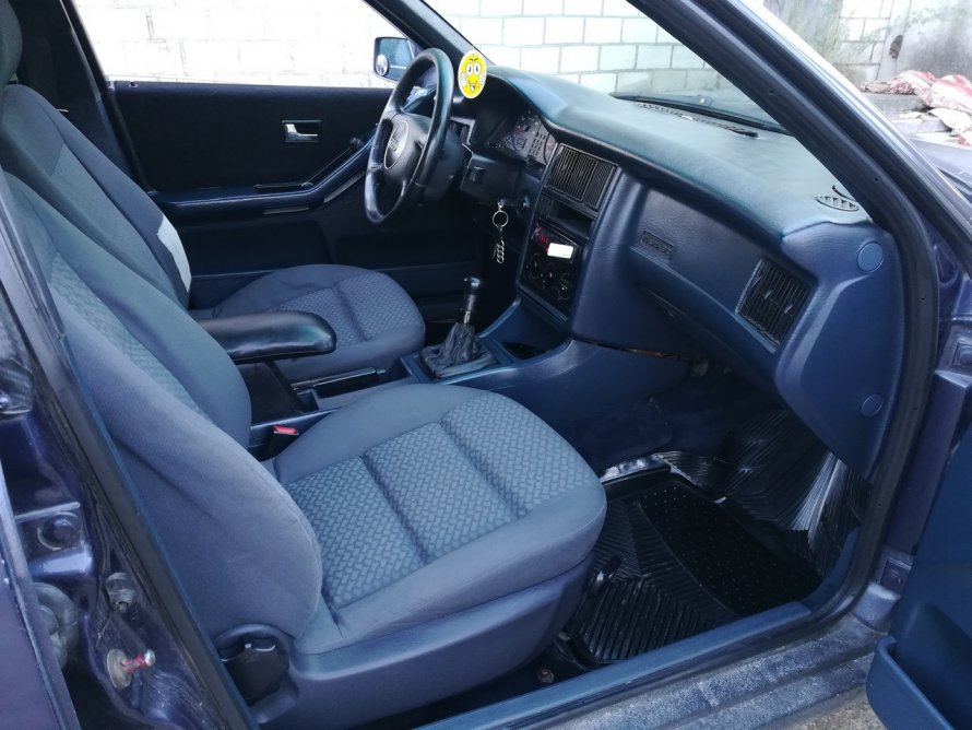 Синий салон Audi 80 b3