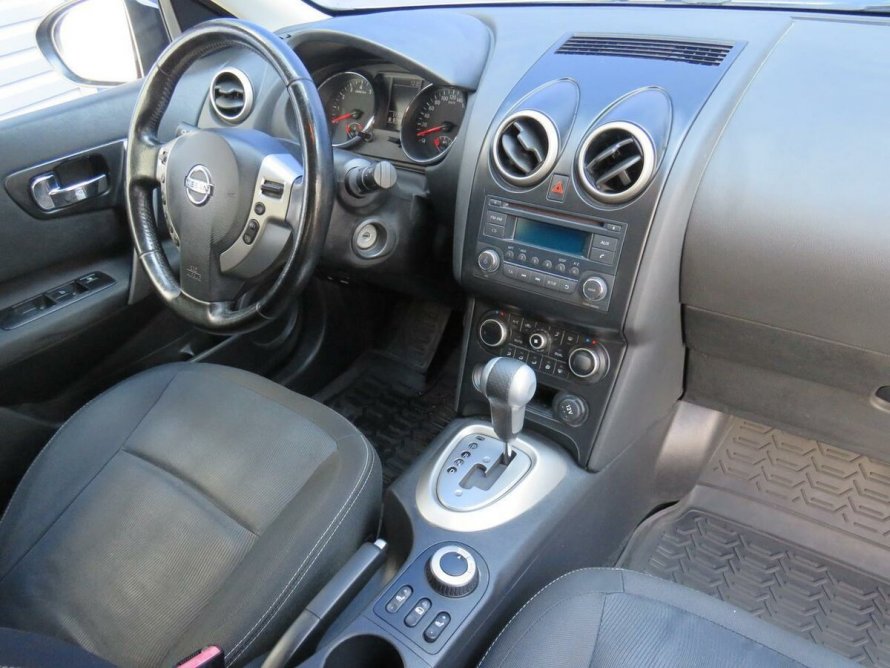 Nissan Qashqai 2011 салон