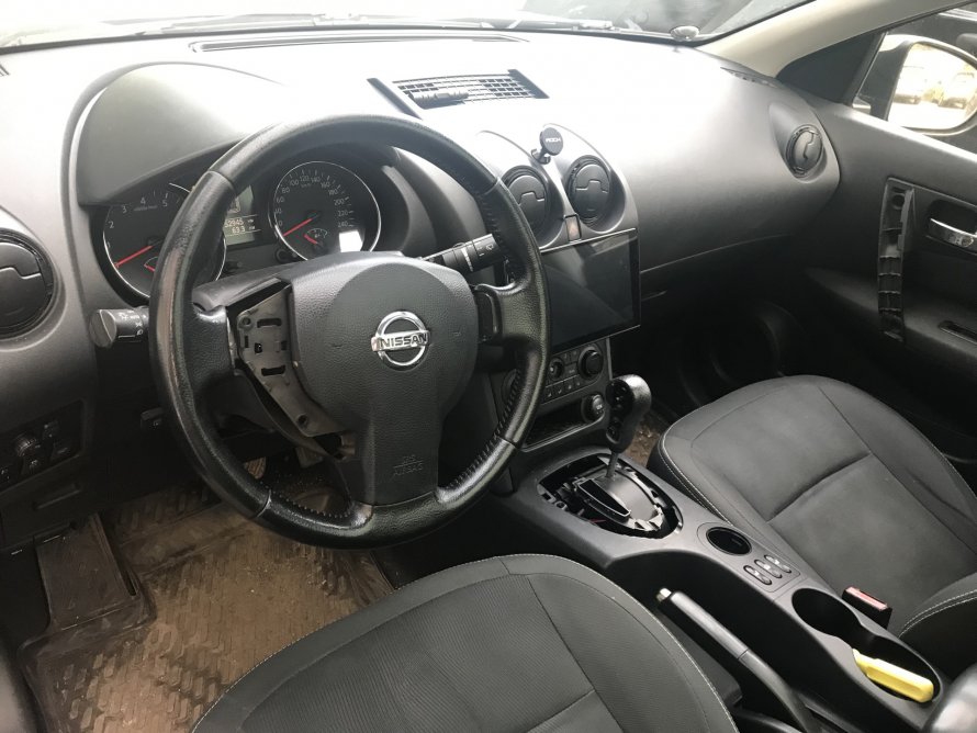 Nissan Qashqai 2011 салон