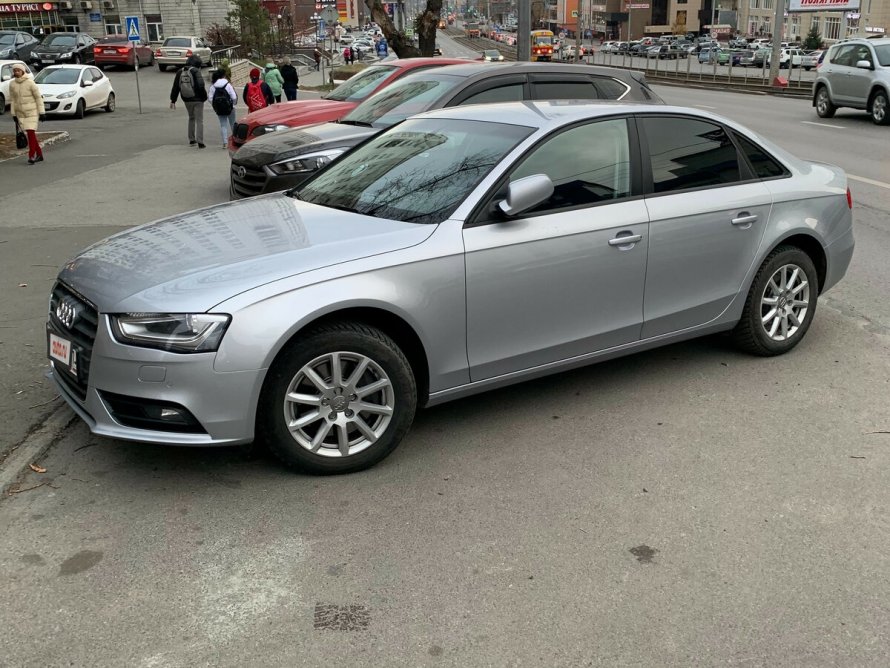 Audi a4 IV (b8) серебристый