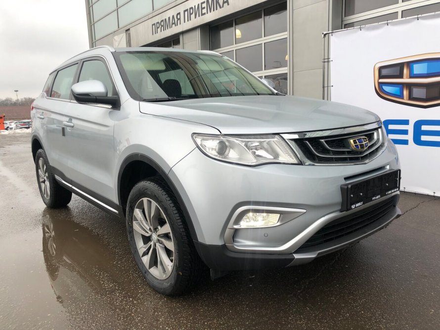 Geely Atlas красный