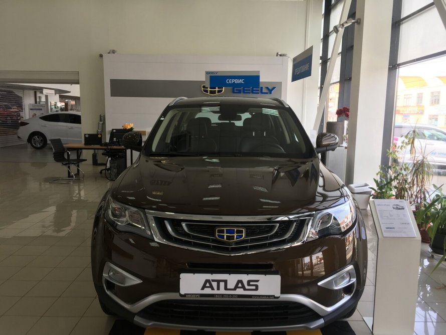 Geely Atlas красный
