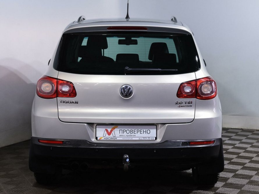 VW Tiguan 2010 сзади