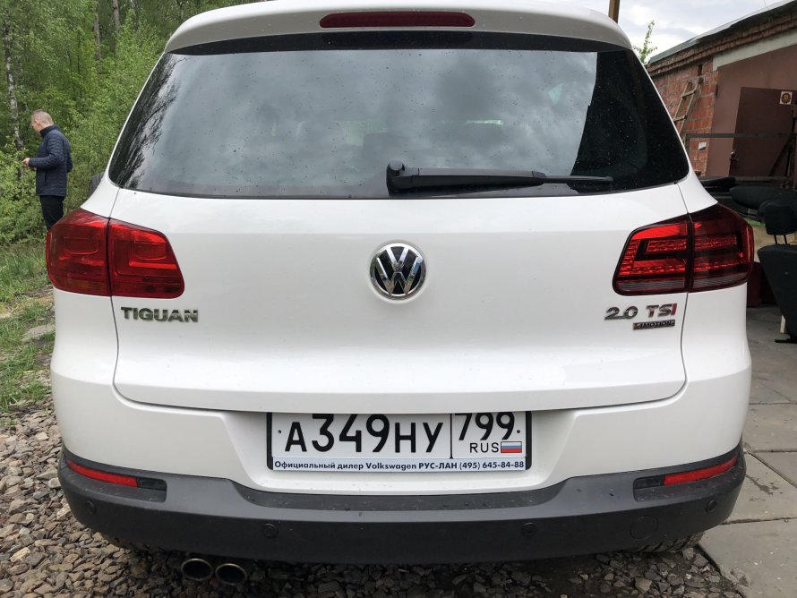 VW Tiguan 2013 сзади