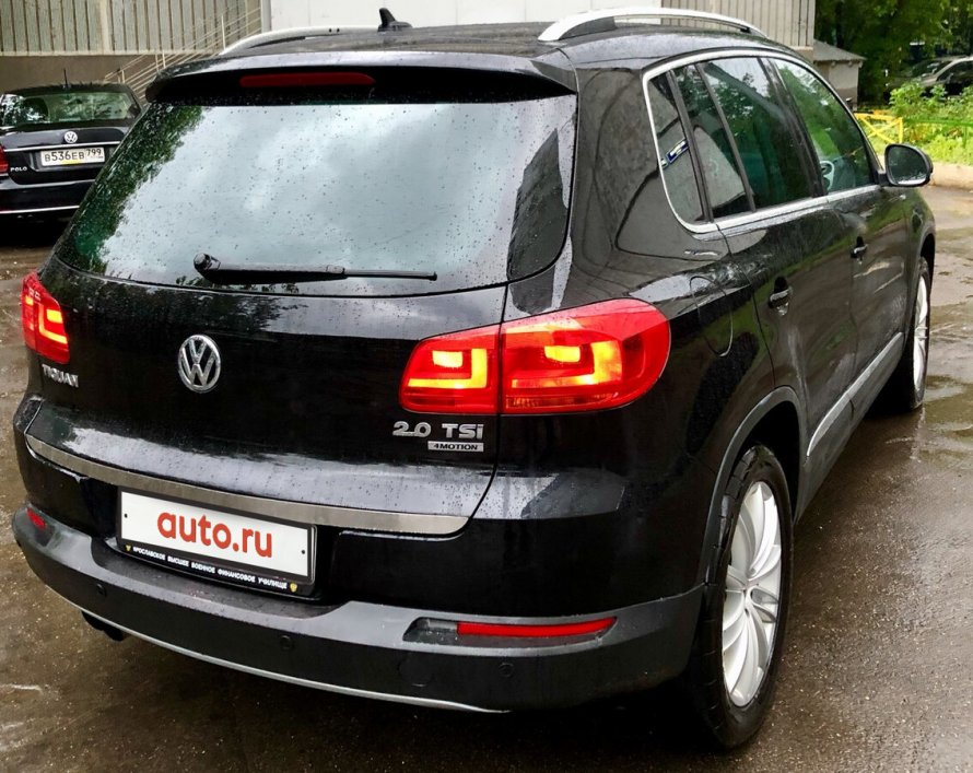 VW Tiguan 2013 сзади
