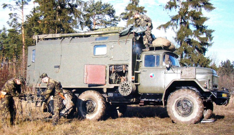 35517 ЗИЛ-131 КШМ Советский военный автомобиль ICM 1 35