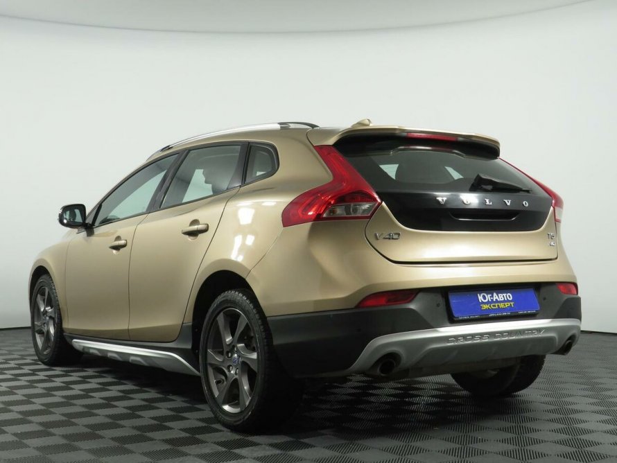Вольво v40 Cross Country универсал