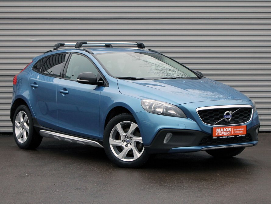 Volvo v40 2022