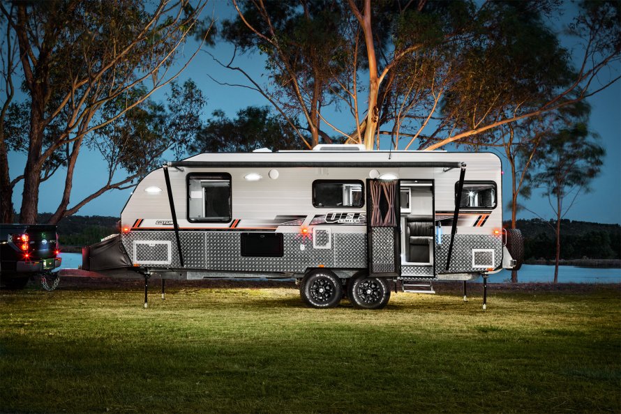 Прицеп кемпер Lotus Caravans