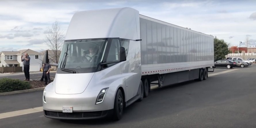 Беспилотный грузовик Tesla Semi