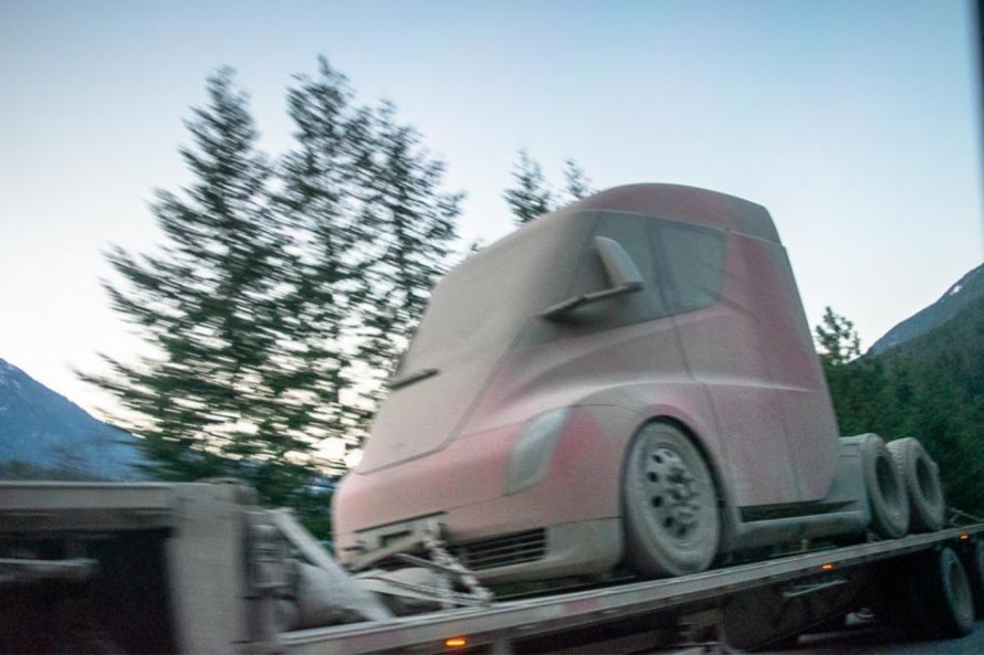 Грузовик Tesla Semi