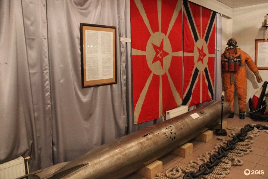 Военный корабль на памятник