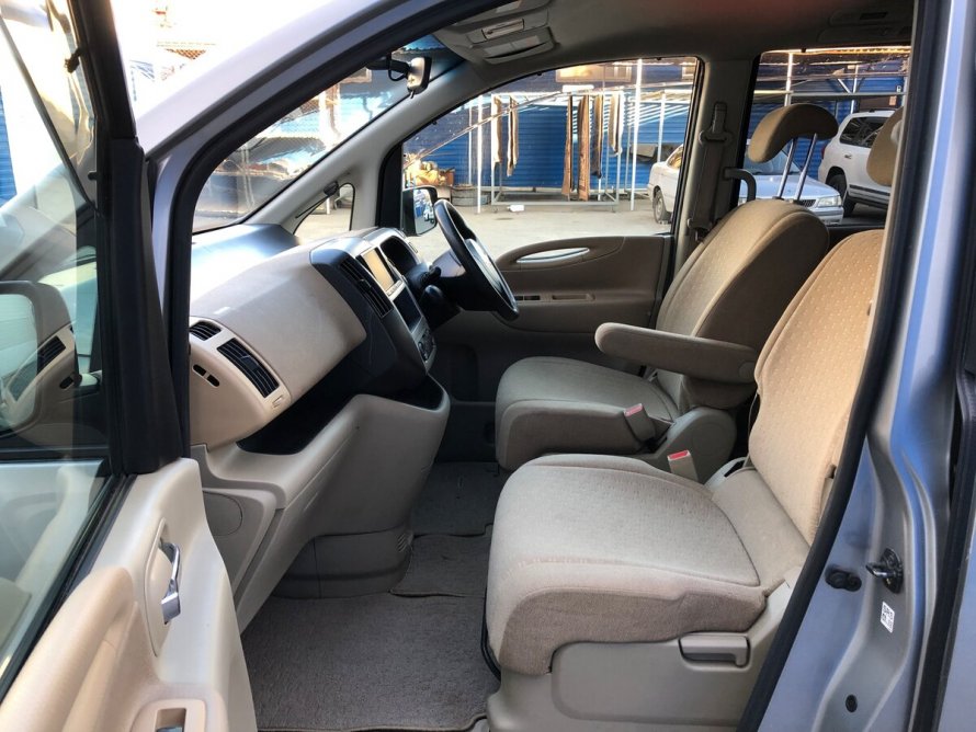 Nissan Serena c25 4wd