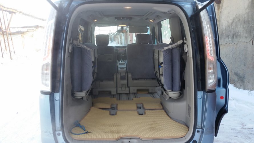 Nissan Serena багажник 2000