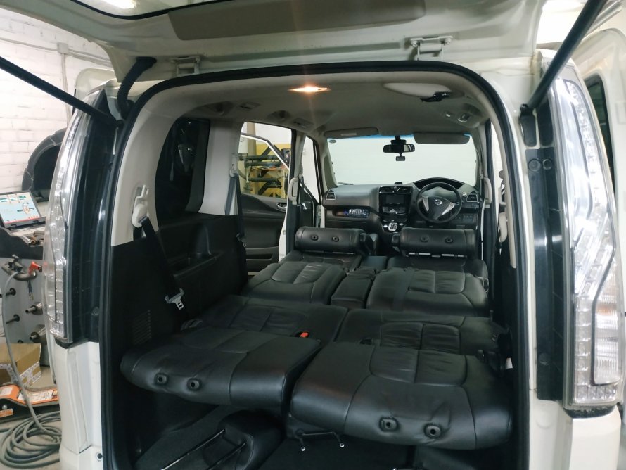 Nissan Serena IV c26 салон
