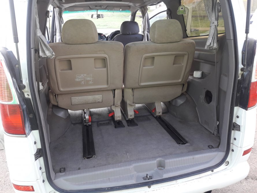 Nissan Serena багажник 2000