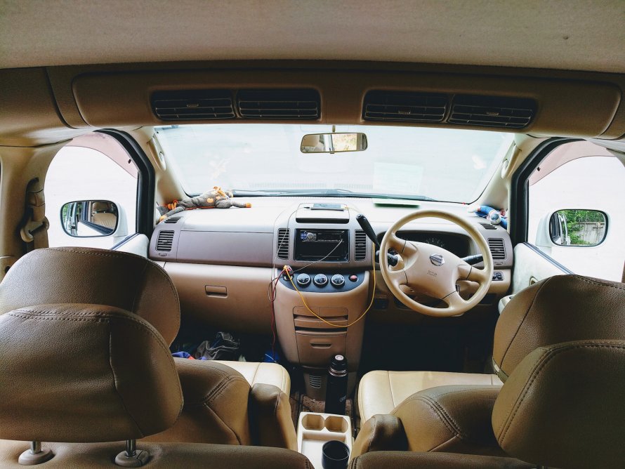 Nissan Serena, 2002 салон