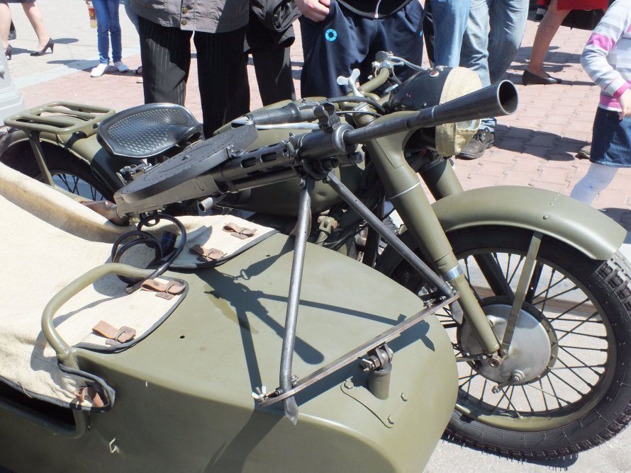 Мотоцикл м-72 с пулеметом