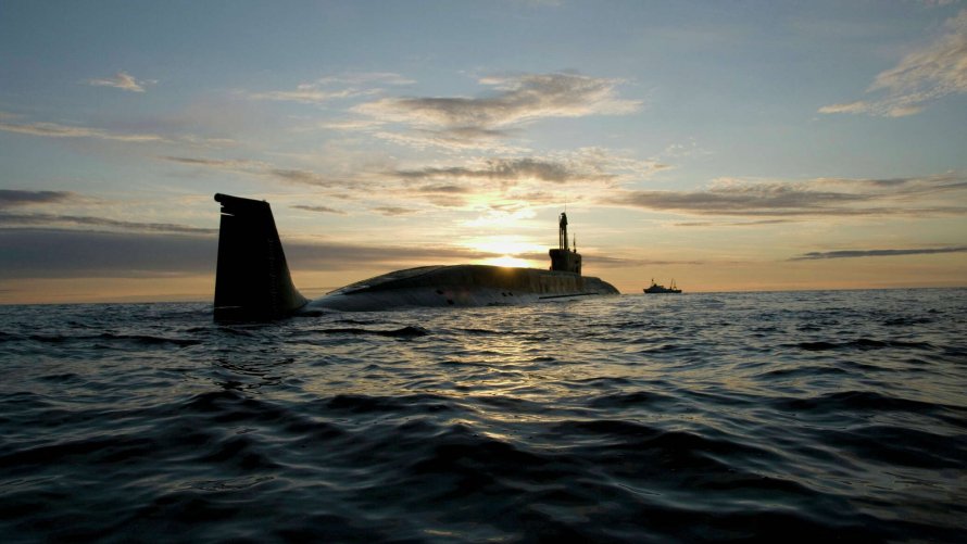 Подводная лодка под водой затонувшая