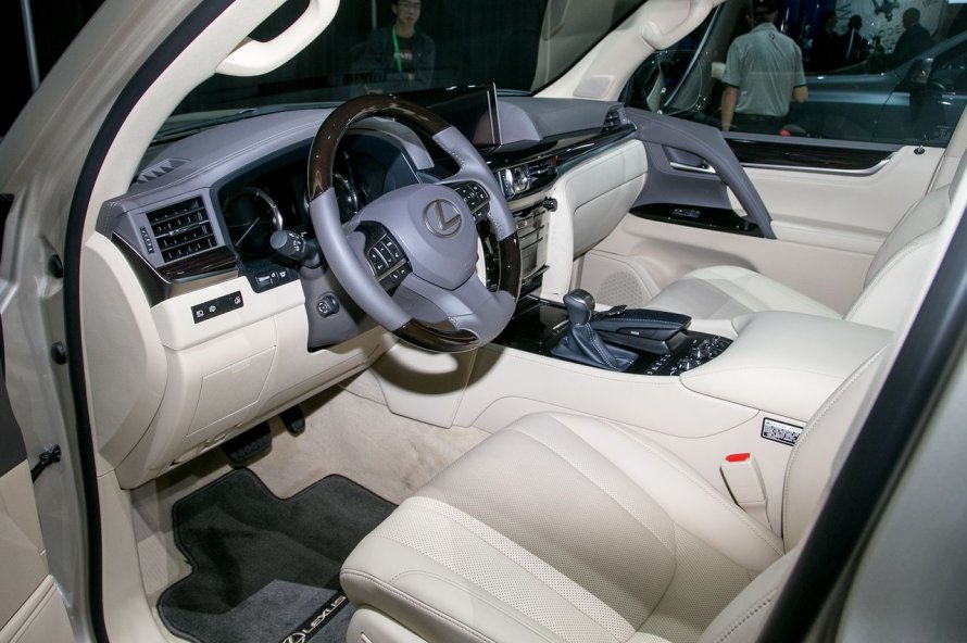 Lexus LX 570 2010 салон