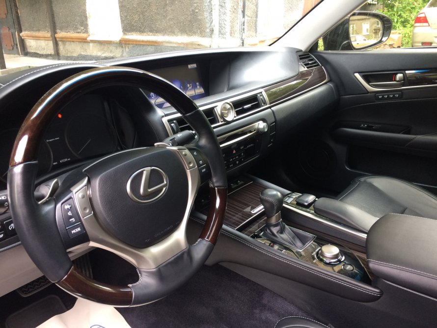 Lexus LX 570 2019 салон