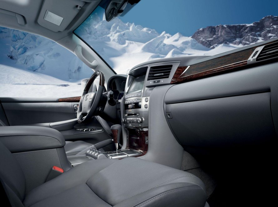 Lexus LX 570 2021 салон