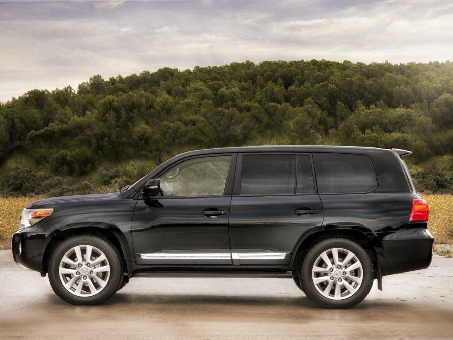 Toyota Land Cruiser 200 v8