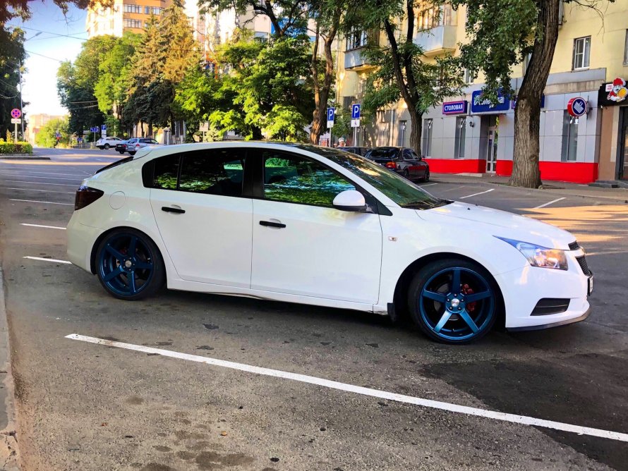 Шевроле Круз хэтчбек r18