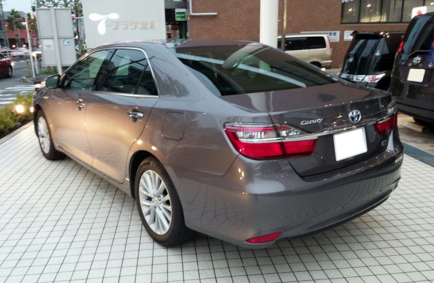 Toyota Camry avv50