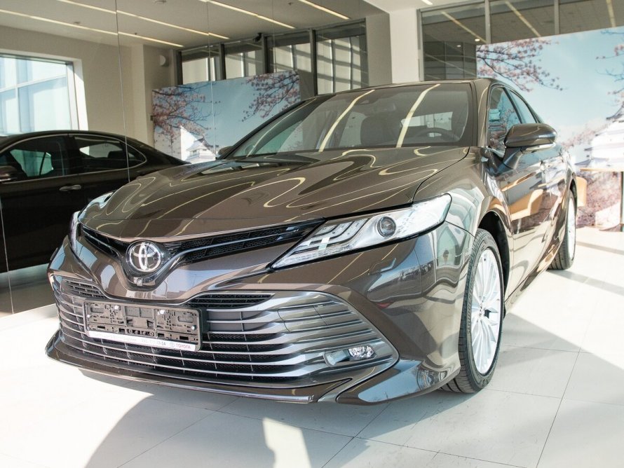 Toyota Camry 2019 серая
