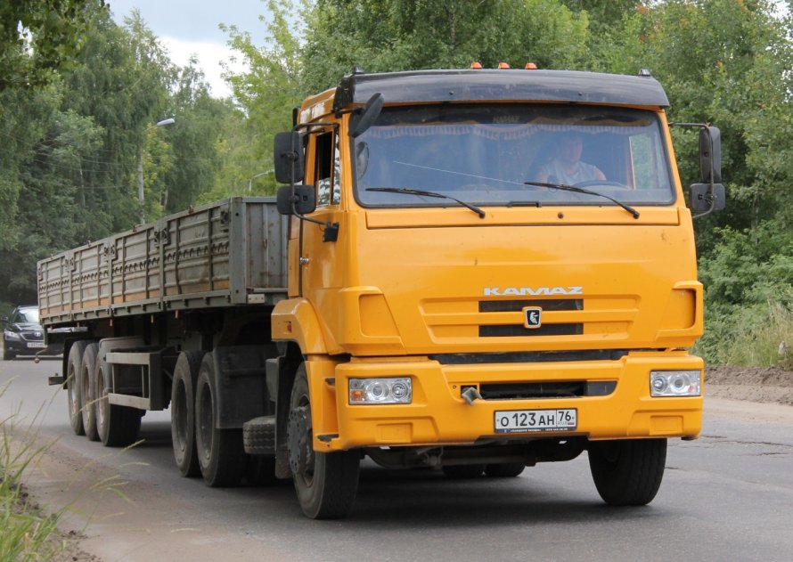 КАМАЗ 43118 С манипулятором и полуприцепом