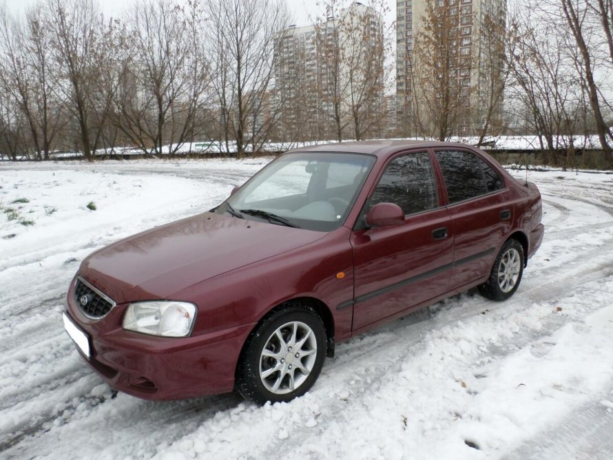 Hyundai Accent красный