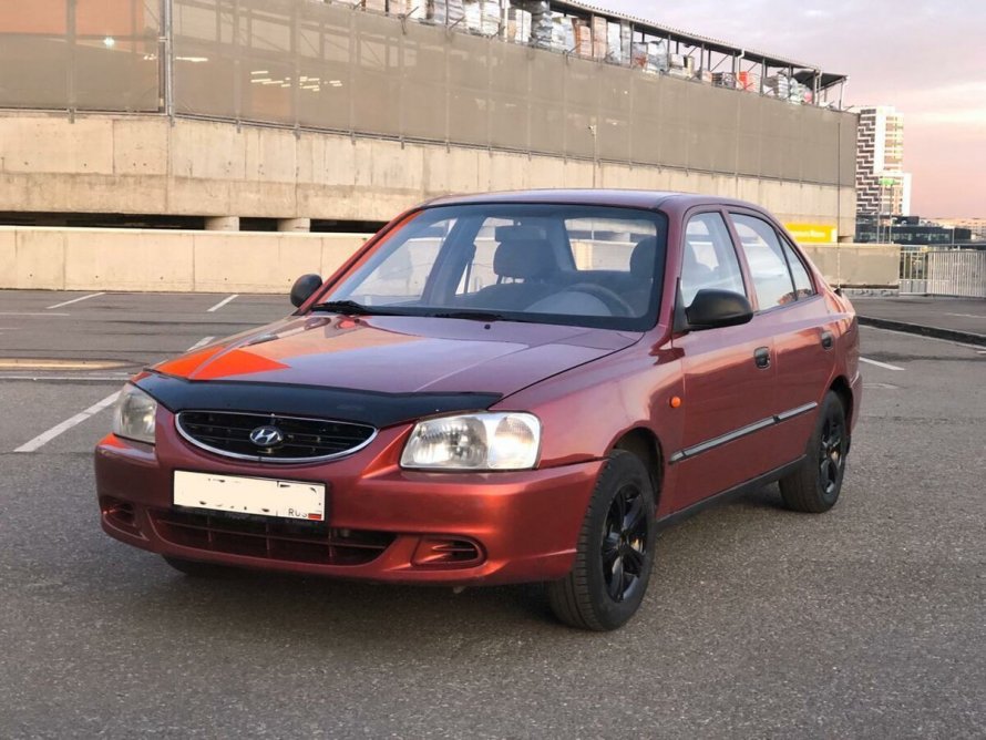 Hyundai Accent красный