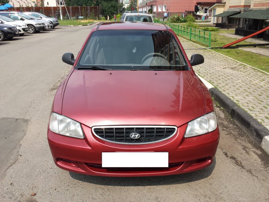 Hyundai Accent красный