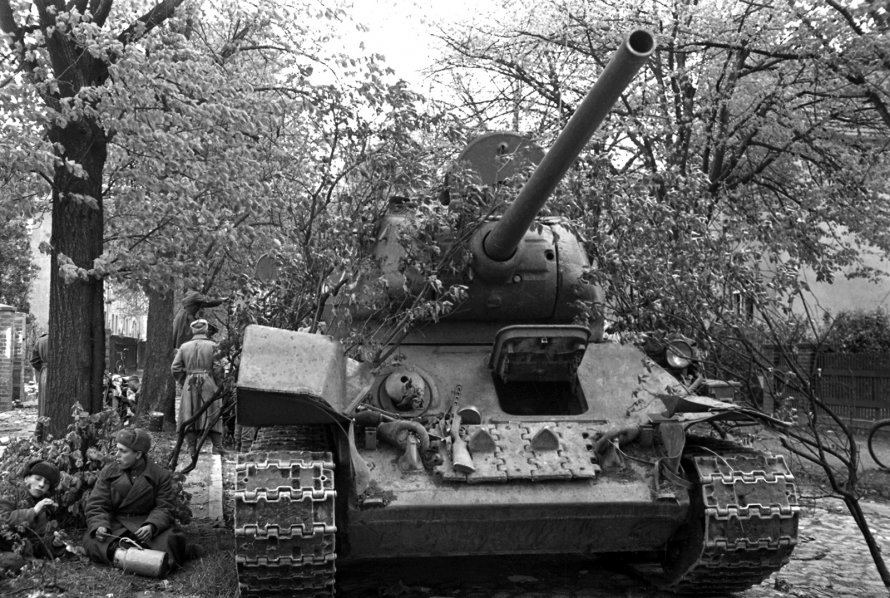 Танк т-34 в Берлине