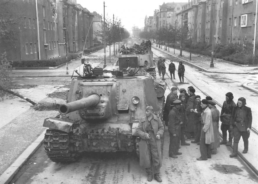 ИСУ-152 В Берлине