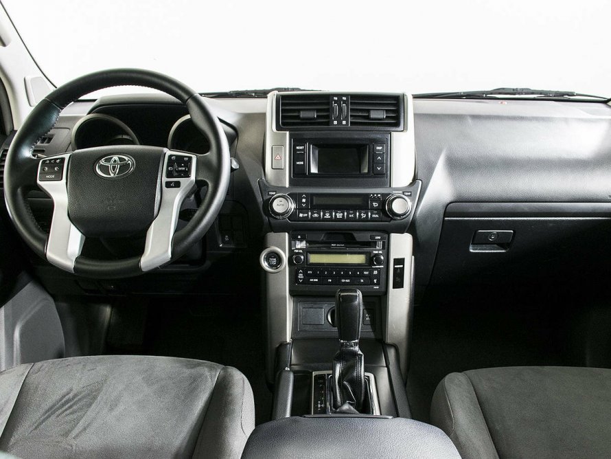 Toyota Land Cruiser Prado 2010 Interior