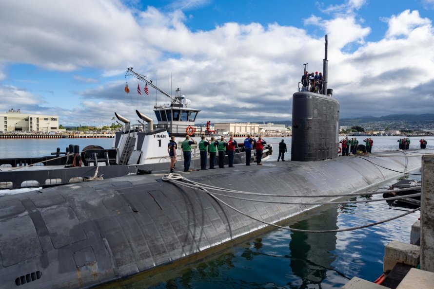Фото тяжелой военной подводной лодки Америки
