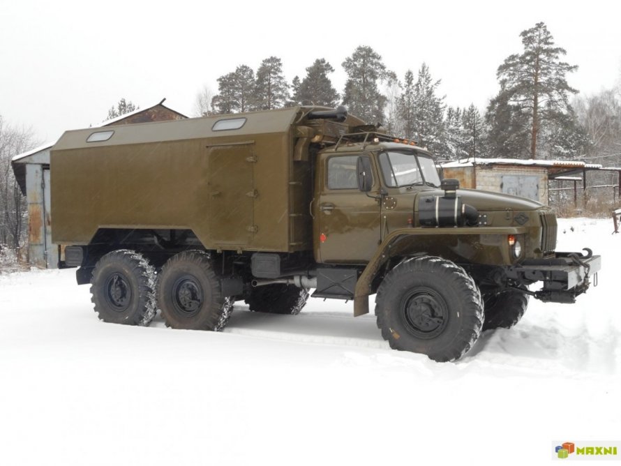 Грузовик Урал 4320 с кунгом