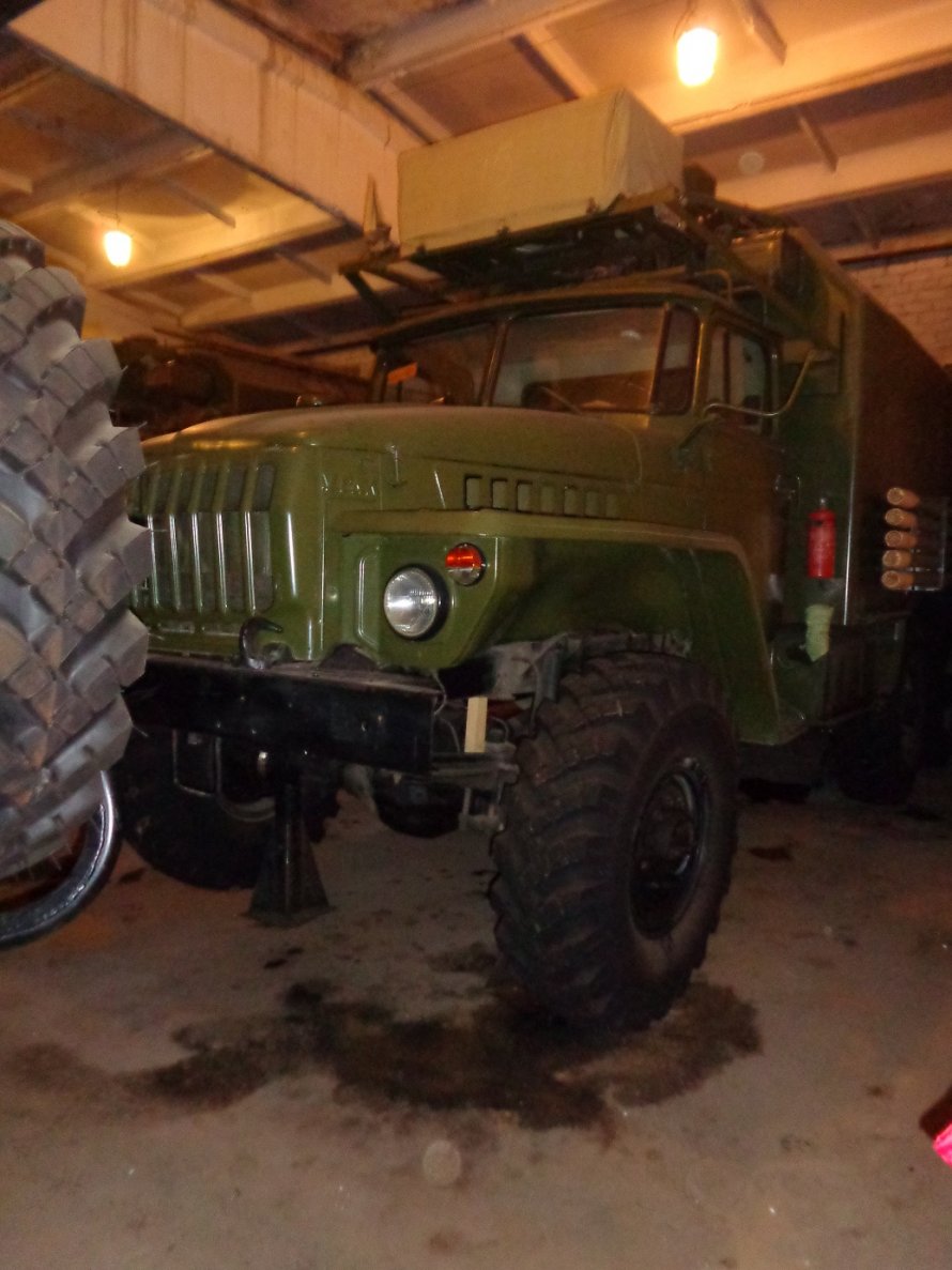Урал-375 грузовой автомобиль с кунгом
