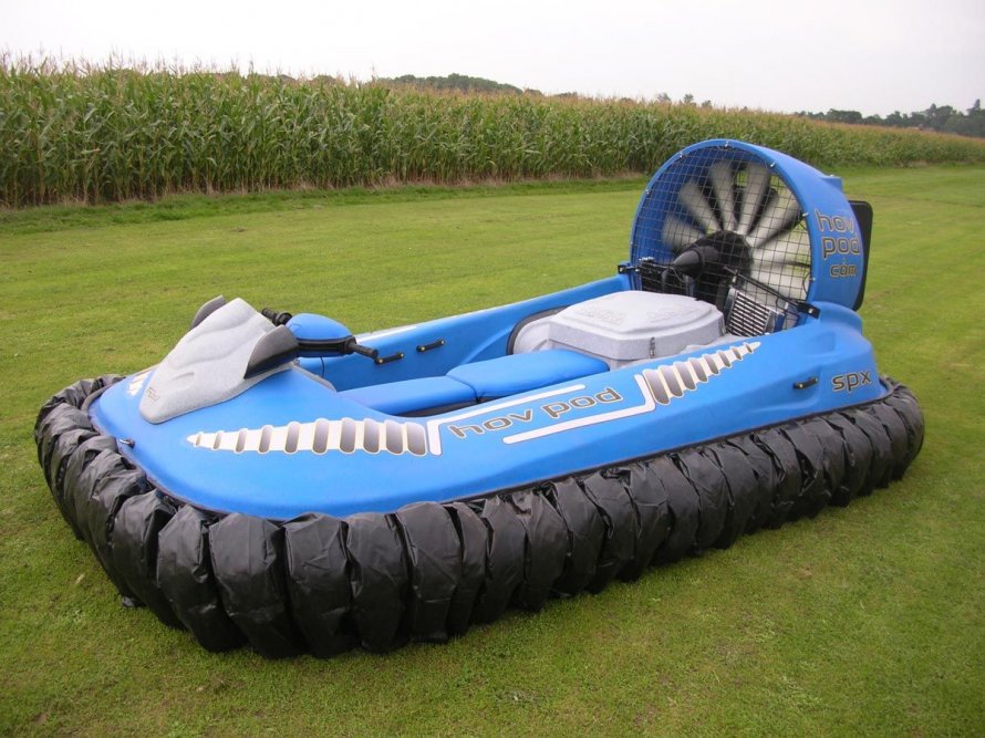 Hovercraft и лодка