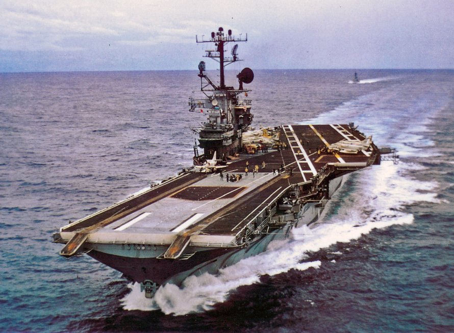 Авианосец Intrepid в Нью-Йорке