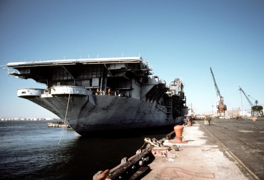 Интрепид» (англ. USS Intrepid (CV-11))