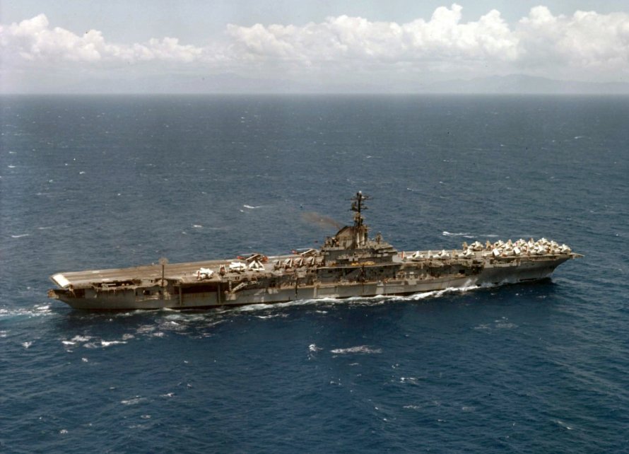 USS CV-11 Intrepid 1/700