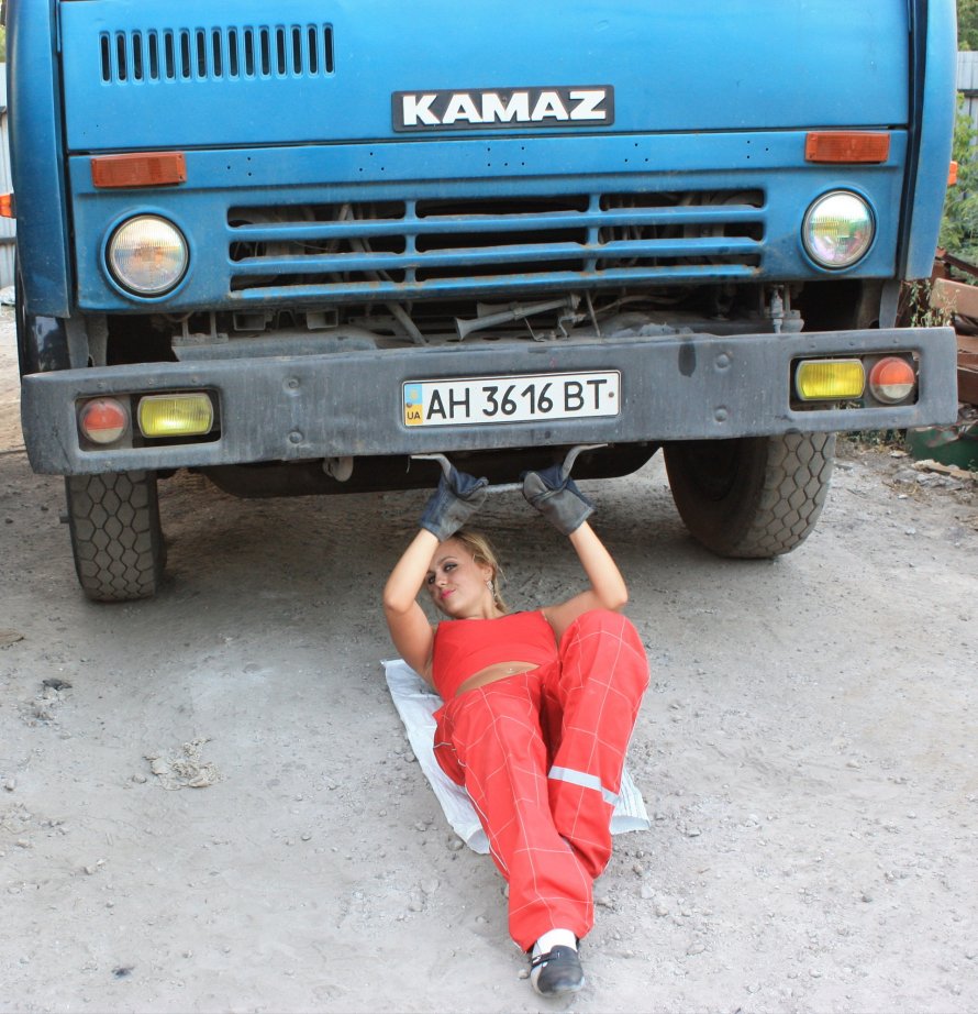 БЕЛАЗ-75710 И КАМАЗ