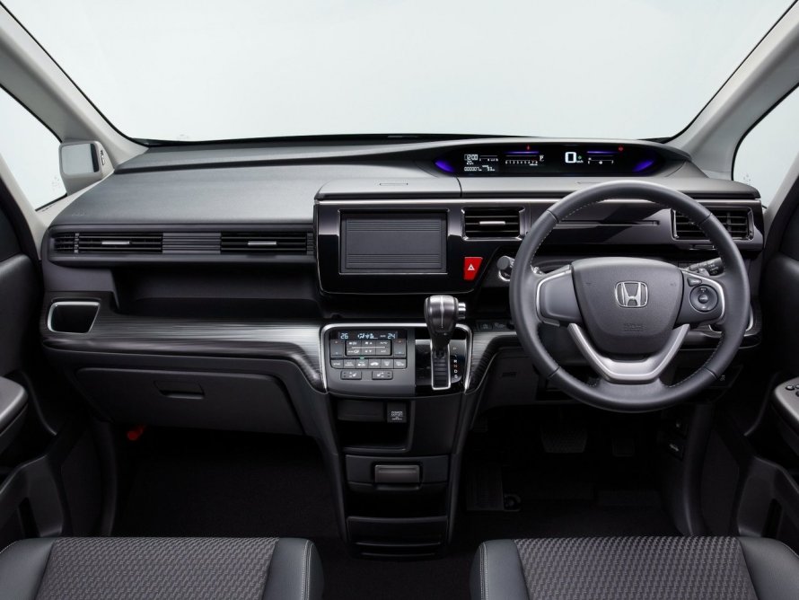Honda Stepwgn spada 2017 салон