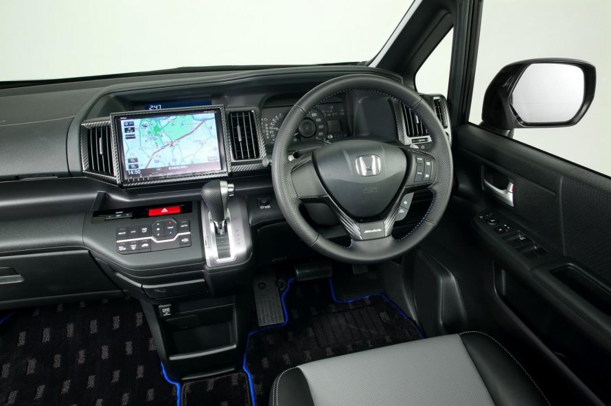 Honda Stepwgn spada салон