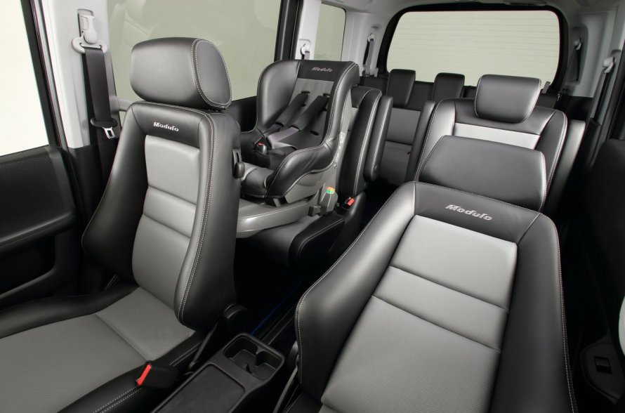 Honda Stepwgn spada салон