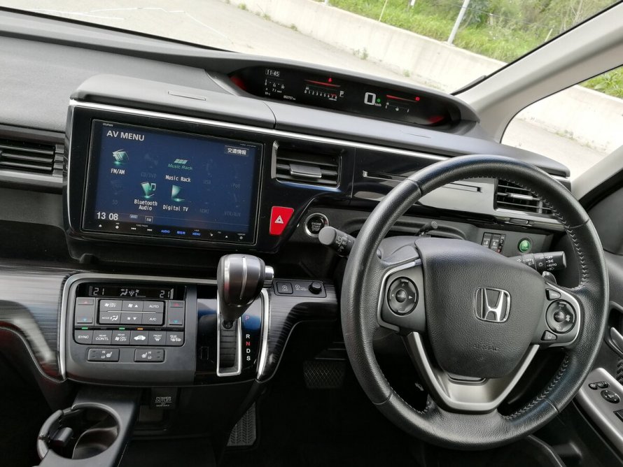 Honda Stepwgn spada салон