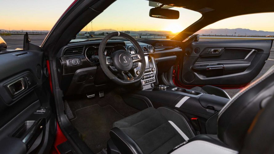 Ford Mustang gt 2020 салон